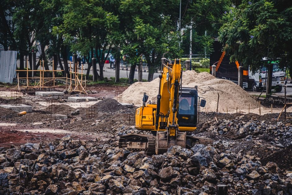 Wykonywanie prac ziemnych przygotowujących podłoże pod przyszłą nawierzchnię